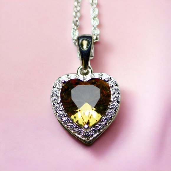 Mesmerizing Color Shift Heart Diaspore Pendant in Sterling Silver 925 - Picture 6 of 12